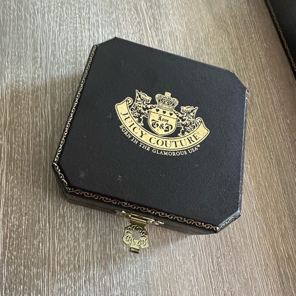 Juicy couture key necklace - Picture 3 of 3